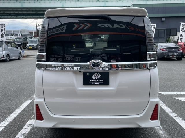 ヴォクシー ZS 煌III ワンオーナー 両側電動スライド キーレス フルセグ ナビ&TV 乗車定員7人 アイドリングストップ エアバッグ オートマ 助手席エアバッグ 衝突被害軽減システム ETC バックカメラ(5枚目)
