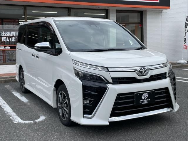 ヴォクシー ZS 煌III ワンオーナー 両側電動スライド キーレス フルセグ ナビ&TV 乗車定員7人 アイドリングストップ エアバッグ オートマ 助手席エアバッグ 衝突被害軽減システム ETC バックカメラ(8枚目)