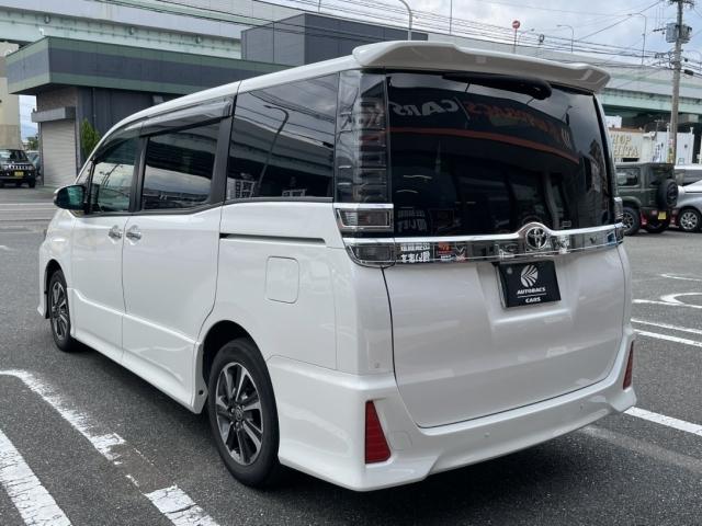 ヴォクシー ZS 煌III ワンオーナー 両側電動スライド キーレス フルセグ ナビ&TV 乗車定員7人 アイドリングストップ エアバッグ オートマ 助手席エアバッグ 衝突被害軽減システム ETC バックカメラ(9枚目)