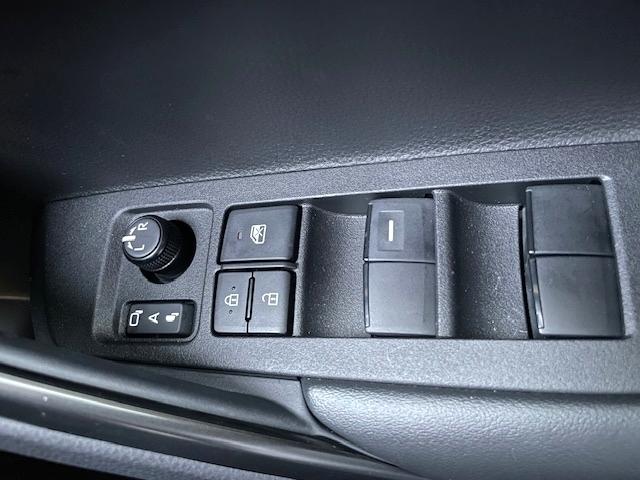 カローラクロス ハイブリッド Z ワンオーナー キーレス フルセグ ナビ&TV 18アルミホイール エアバッグ 電動シート オートマ 助手席エアバッグ 衝突被害軽減システム ETC バックカメラ スマートキー(26枚目)