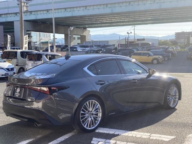 IS IS300h バージョンL 革シート キーレス フルセグ ナビ&TV 19アルミホイール エアバッグ 電動シート オートマ 安全装備 助手席エアバッグ サイドエアバッグ 衝突被害軽減システム ETC バックカメラ(3枚目)