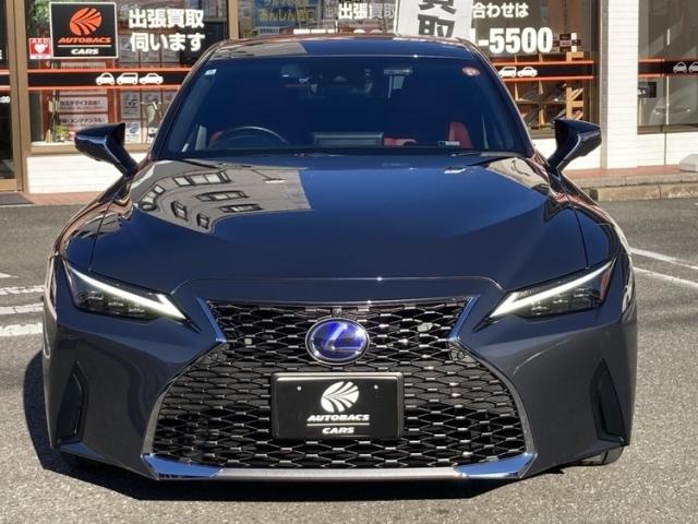 IS IS300h バージョンL 革シート キーレス フルセグ ナビ&TV 19アルミホイール エアバッグ 電動シート オートマ 安全装備 助手席エアバッグ サイドエアバッグ 衝突被害軽減システム ETC バックカメラ(4枚目)