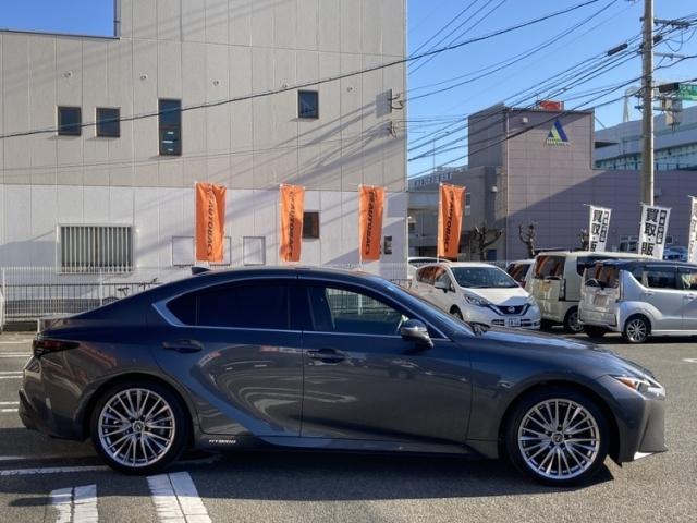 IS IS300h バージョンL 革シート キーレス フルセグ ナビ&TV 19アルミホイール エアバッグ 電動シート オートマ 安全装備 助手席エアバッグ サイドエアバッグ 衝突被害軽減システム ETC バックカメラ(7枚目)