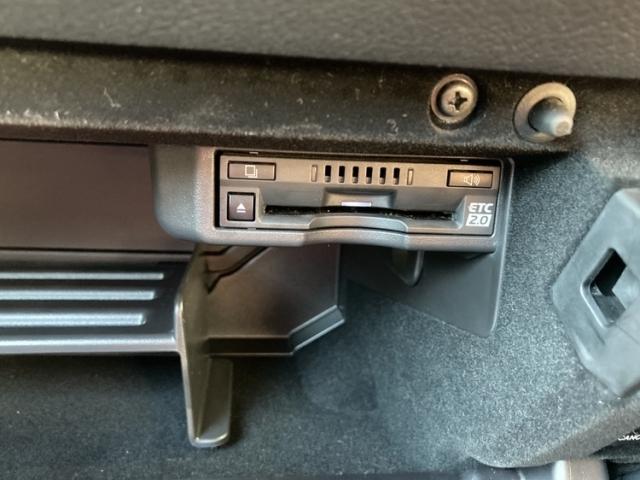 IS IS300h バージョンL 革シート キーレス フルセグ ナビ&TV 19アルミホイール エアバッグ 電動シート オートマ 安全装備 助手席エアバッグ サイドエアバッグ 衝突被害軽減システム ETC バックカメラ(20枚目)