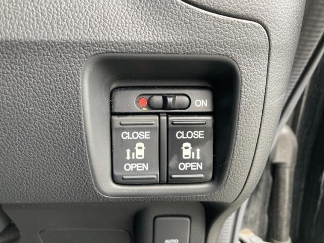 N-BOXカスタム G SSブラックスタイルパッケージ 両側電動スライド キーレス フルセグ ナビ&TV エアバッグ オートマ HIDヘッドライト ETC バックカメラ スマートキー 横滑り防止機能 シートヒーター(22枚目)