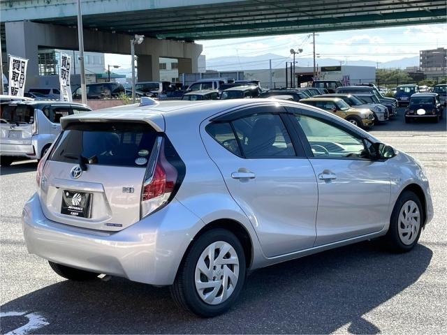 アクア S キーレス ワンセグ ナビ&TV エアバッグ オートマ 助手席エアバッグ ETC バックカメラ スマートキー 横滑り防止機能(3枚目)