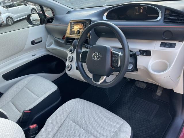 シエンタ Ｘ　キーレス　乗車定員７人　アイドリングストップ　エアバッグ　オートマ　　助手席エアバッグ　衝突被害軽減システム　ＥＴＣ（2枚目）