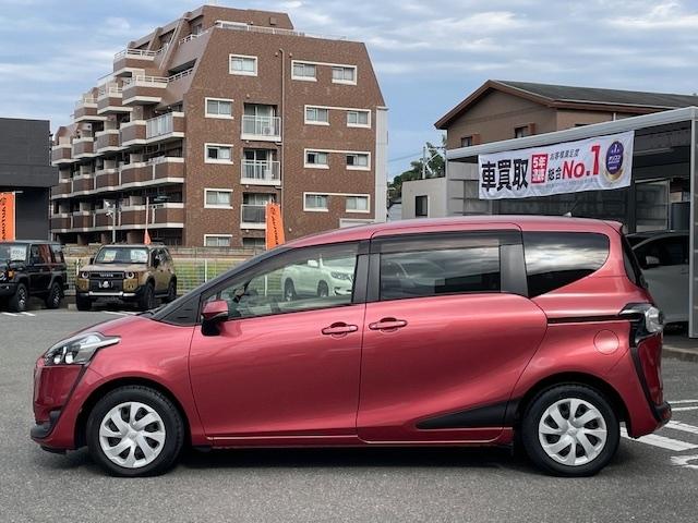 シエンタ Ｘ　キーレス　乗車定員７人　アイドリングストップ　エアバッグ　オートマ　　助手席エアバッグ　衝突被害軽減システム　ＥＴＣ（7枚目）