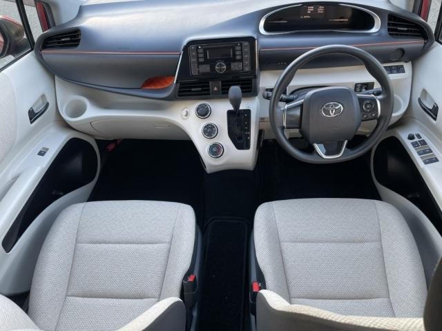 シエンタ Ｘ　キーレス　乗車定員７人　アイドリングストップ　エアバッグ　オートマ　　助手席エアバッグ　衝突被害軽減システム　ＥＴＣ（10枚目）