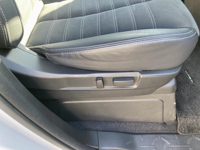 デリカＤ：５ シャモニー　ワンオーナー　キーレス　フルセグ　ナビ＆ＴＶ　１８アルミホイール　乗車定員７人　ディーゼル　エアバッグ　電動シート　オートマ　フル装備　助手席エアバッグ　衝突被害軽減システム　バックカメラ（27枚目）