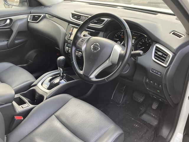 エクストレイル ２０Ｘ　ハイブリッド　エマージェンシーブレーキＰ　革シート　キーレス　フルセグ　ナビ＆ＴＶ　１７アルミホイール　エアバッグ　オートマ　ＥＴＣ　バックカメラ　スマートキー（2枚目）