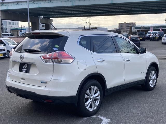 エクストレイル ２０Ｘ　ハイブリッド　エマージェンシーブレーキＰ　革シート　キーレス　フルセグ　ナビ＆ＴＶ　１７アルミホイール　エアバッグ　オートマ　ＥＴＣ　バックカメラ　スマートキー（3枚目）