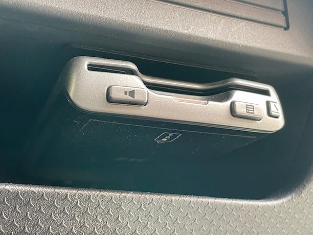 ハスラー Ｇ　キーレス　ワンセグ　ナビ＆ＴＶ　エアバッグ　オートマ　フル装備　助手席エアバッグ　衝突被害軽減システム　ＥＴＣ　スマートキー　シートヒーター（15枚目）