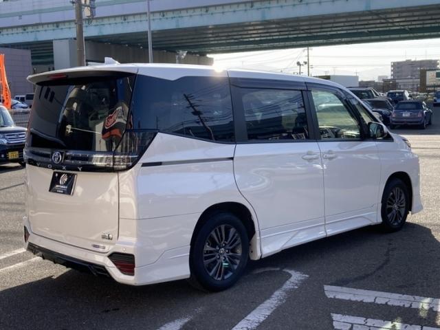 ヴォクシー ハイブリッドＳ－Ｇ　ワンオーナー　キーレス　ナビ　乗車定員７人　エアバッグ　オートマ　助手席エアバッグ　衝突被害軽減システム　バックカメラ　スマートキー　オートクルーズコントロール（3枚目）