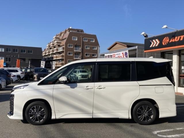 ヴォクシー ハイブリッドＳ－Ｇ　ワンオーナー　キーレス　ナビ　乗車定員７人　エアバッグ　オートマ　助手席エアバッグ　衝突被害軽減システム　バックカメラ　スマートキー　オートクルーズコントロール（6枚目）