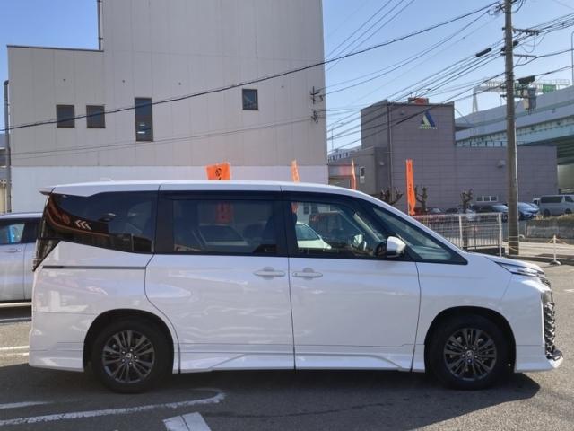 ヴォクシー ハイブリッドＳ－Ｇ　ワンオーナー　キーレス　ナビ　乗車定員７人　エアバッグ　オートマ　助手席エアバッグ　衝突被害軽減システム　バックカメラ　スマートキー　オートクルーズコントロール（7枚目）