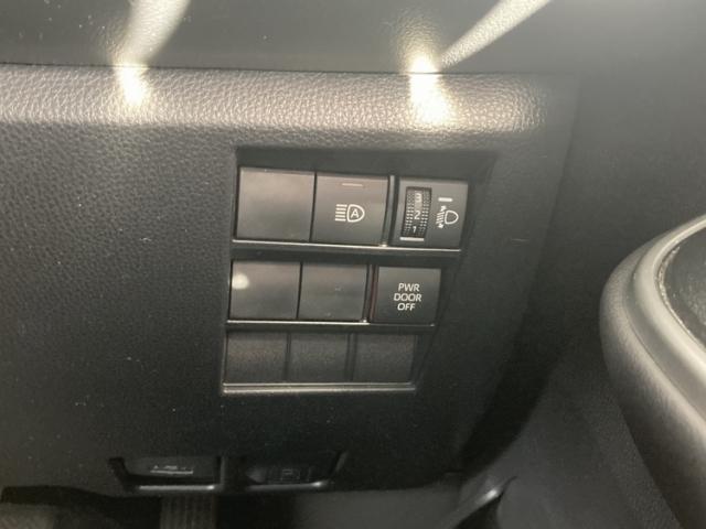 ヴォクシー ハイブリッドＳ－Ｇ　ワンオーナー　キーレス　ナビ　乗車定員７人　エアバッグ　オートマ　助手席エアバッグ　衝突被害軽減システム　バックカメラ　スマートキー　オートクルーズコントロール（17枚目）