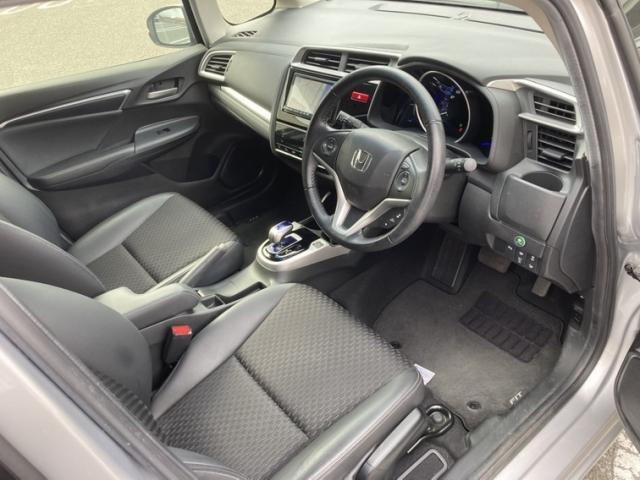 フィットハイブリッド Ｌパッケージ　キーレス　フルセグ　ナビ＆ＴＶ　１５アルミホイール　エアバッグ　オートマ　ディーラー車　助手席エアバッグ　ＥＴＣ　バックカメラ　スマートキー　オートクルーズコントロール（2枚目）