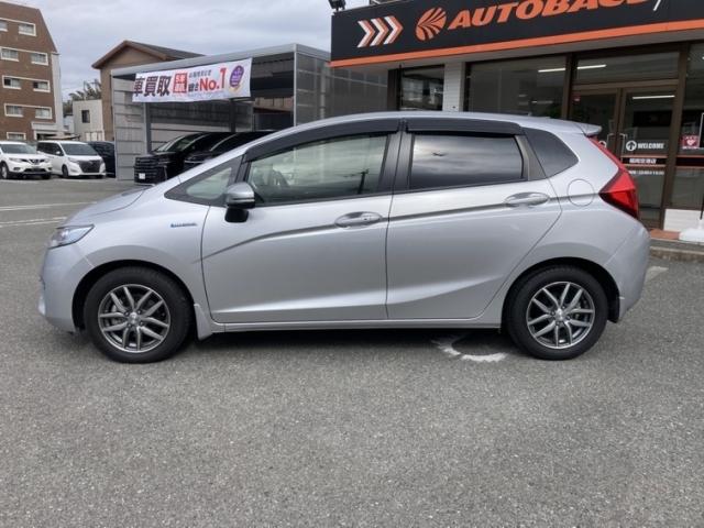 フィットハイブリッド Ｌパッケージ　キーレス　フルセグ　ナビ＆ＴＶ　１５アルミホイール　エアバッグ　オートマ　ディーラー車　助手席エアバッグ　ＥＴＣ　バックカメラ　スマートキー　オートクルーズコントロール（6枚目）