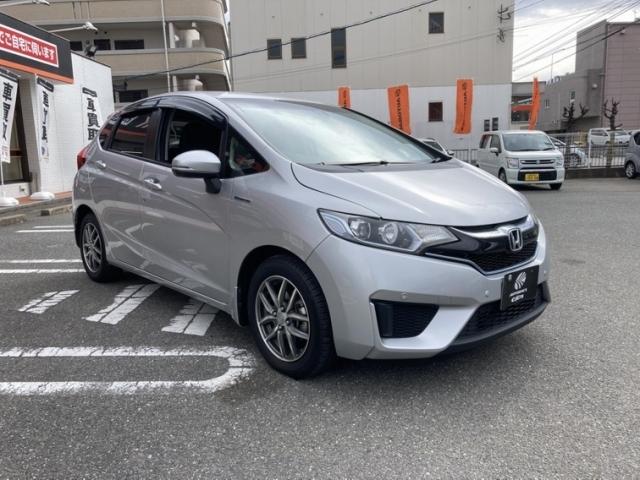 フィットハイブリッド Ｌパッケージ　キーレス　フルセグ　ナビ＆ＴＶ　１５アルミホイール　エアバッグ　オートマ　ディーラー車　助手席エアバッグ　ＥＴＣ　バックカメラ　スマートキー　オートクルーズコントロール（8枚目）