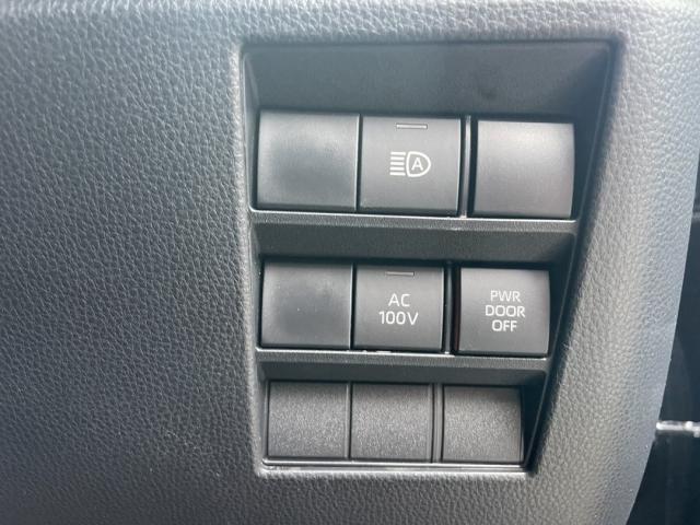 ノア ハイブリッドＳ－Ｚ　ワンオーナー　両側電動スライド　キーレス　フルセグ　ナビ＆ＴＶ　１７アルミホイール　乗車定員７人　エアバッグ　オートマ　助手席エアバッグ　衝突被害軽減システム　ＥＴＣ　バックカメラ（12枚目）