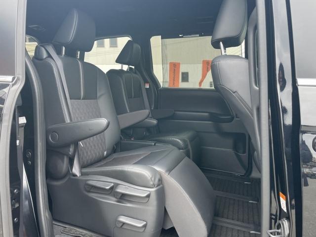 ノア ハイブリッドＳ－Ｚ　ワンオーナー　両側電動スライド　キーレス　フルセグ　ナビ＆ＴＶ　１７アルミホイール　乗車定員７人　エアバッグ　オートマ　助手席エアバッグ　衝突被害軽減システム　ＥＴＣ　バックカメラ（17枚目）