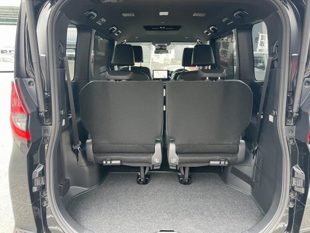 ノア ハイブリッドＳ－Ｚ　ワンオーナー　両側電動スライド　キーレス　フルセグ　ナビ＆ＴＶ　１７アルミホイール　乗車定員７人　エアバッグ　オートマ　助手席エアバッグ　衝突被害軽減システム　ＥＴＣ　バックカメラ（21枚目）