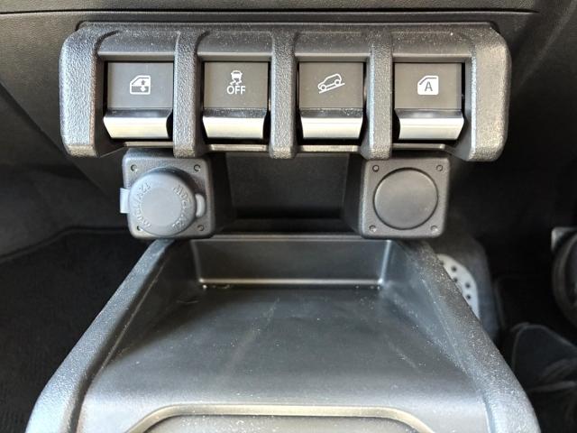 ＸＣ　ワンオーナー　キーレス　アイドリングストップ　エアバッグ　オートマ　ディーラー車　フル装備　助手席エアバッグ　衝突被害軽減システム　スマートキー　横滑り防止機能　シートヒーター（画像20）