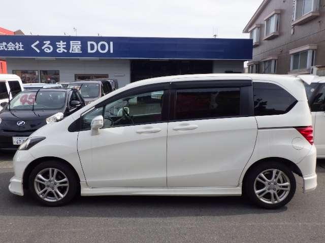 フリード Ｇ　ジャストセレクション　ワンオーナー禁煙車　７人乗り　アルミホイール　ＨＤＤナビ　バックカメラ　ＥＴＣ　パワースライドドア　ＨＩＤライト　キーレス（5枚目）