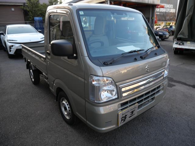 キャリイトラック ＫＣエアコン・パワステ　セレクト４ＷＤ車　エアコン　パワーステアリング　パワーウィンドウ　Ｗエアバッグ　トラクションコントロール　アイドリングストップ　ブレーキサポート　ラジオ　三方開　荷台マット　荷台ガード（4枚目）