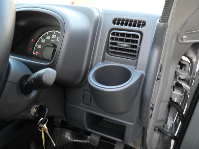 キャリイトラック ＫＣエアコン・パワステ　セレクト４ＷＤ車　エアコン　パワーステアリング　パワーウィンドウ　Ｗエアバッグ　トラクションコントロール　アイドリングストップ　ブレーキサポート　ラジオ　三方開　荷台マット　荷台ガード（18枚目）