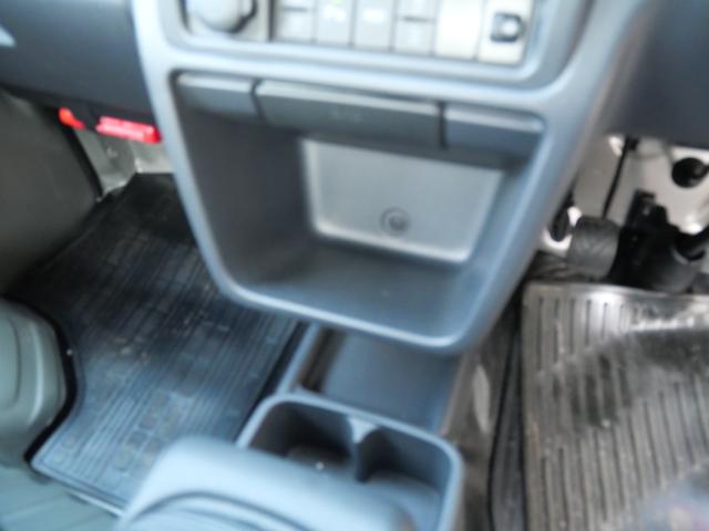 キャリイトラック ＫＣエアコン・パワステ　セレクト４ＷＤ車　エアコン　パワーステアリング　パワーウィンドウ　Ｗエアバッグ　トラクションコントロール　アイドリングストップ　ブレーキサポート　ラジオ　三方開　荷台マット　荷台ガード（24枚目）