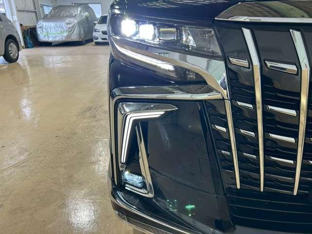 アルファード 2.5S Cパッケージ サンルーフ/ガラスルーフ/レーンキープ/衝突軽減/横滑り防止/バックカメラ/クルーズコントロール/オートマッチクハイビーム/ナビ/フルセグ/アクセル踏み間違/電動リアゲート(12枚目)