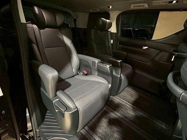 アルファード 2.5S Cパッケージ サンルーフ/ガラスルーフ/レーンキープ/衝突軽減/横滑り防止/バックカメラ/クルーズコントロール/オートマッチクハイビーム/ナビ/フルセグ/アクセル踏み間違/電動リアゲート(16枚目)