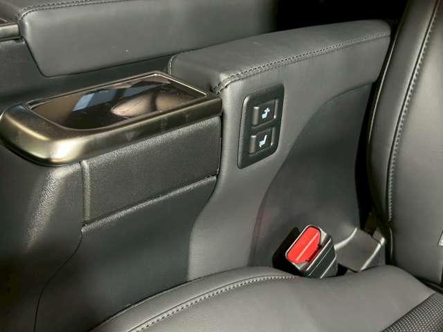 アルファード 2.5S Cパッケージ サンルーフ/ガラスルーフ/レーンキープ/衝突軽減/横滑り防止/バックカメラ/クルーズコントロール/オートマッチクハイビーム/ナビ/フルセグ/アクセル踏み間違/電動リアゲート(30枚目)