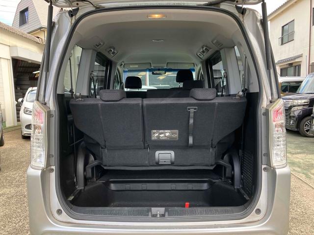 ステップワゴンスパーダ Z ETC バックカメラ ナビ TV 両側電動スライドドア オートライト HID スマートキー 電動格納ミラー 3列シート CVT アルミホイール CD DVD再生 盗難防止システム 衝突安全ボディ(19枚目)