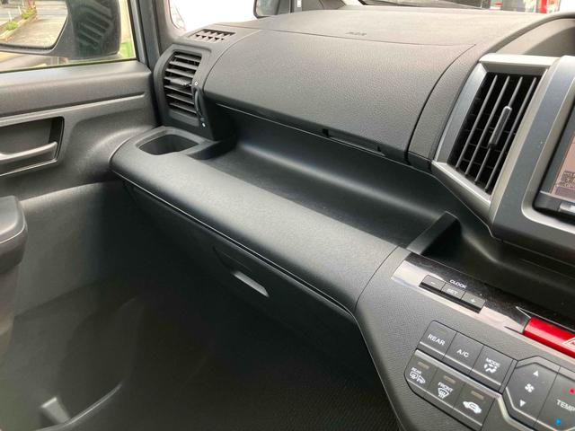 ステップワゴンスパーダ Z ETC バックカメラ ナビ TV 両側電動スライドドア オートライト HID スマートキー 電動格納ミラー 3列シート CVT アルミホイール CD DVD再生 盗難防止システム 衝突安全ボディ(35枚目)