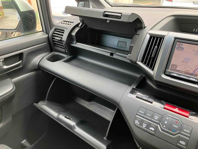 ステップワゴンスパーダ Z ETC バックカメラ ナビ TV 両側電動スライドドア オートライト HID スマートキー 電動格納ミラー 3列シート CVT アルミホイール CD DVD再生 盗難防止システム 衝突安全ボディ(36枚目)