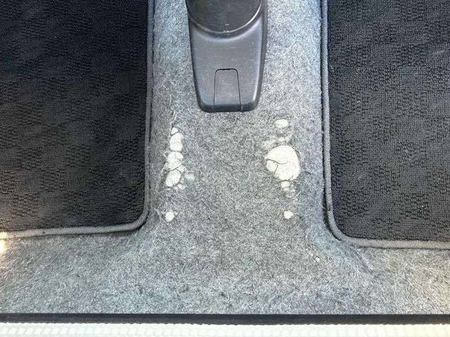 アルト Ｌ　アイドリングストップ　シートヒーター　ＣＤデッキ　キーレスエントリー　ベンチシート　横滑り防止装置　ＡＢＳ　運転席・助手席エアバック（35枚目）