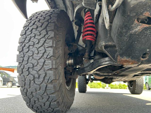 ハイラックスサーフ ＳＳＲ－Ｘ　インタークーラーターボ　ワイド　全塗装　サンルーフ　リフトアップ　ＭＯＭＯウッドステアリング　ＤＥＡＮ１６ＡＷ　グッドリッチＴ／Ａタイヤ　Ｆ／Ｒメッキバンパー　トヨタエンブレムグリル（17枚目）