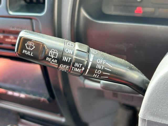 ハイラックスサーフ ＳＳＲ－Ｘ　インタークーラーターボ　ワイド　全塗装　サンルーフ　リフトアップ　ＭＯＭＯウッドステアリング　ＤＥＡＮ１６ＡＷ　グッドリッチＴ／Ａタイヤ　Ｆ／Ｒメッキバンパー　トヨタエンブレムグリル（28枚目）