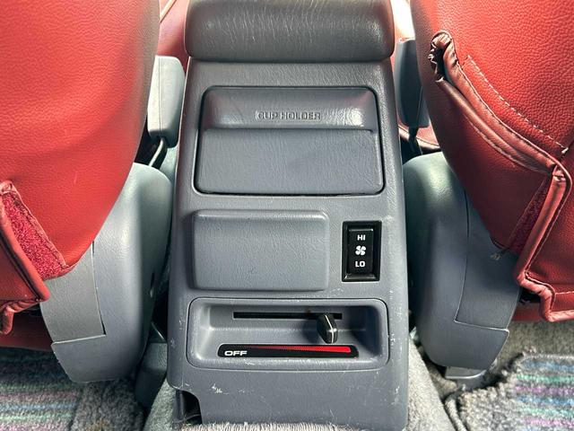 ハイラックスサーフ ＳＳＲ－Ｘ　インタークーラーターボ　ワイド　全塗装　サンルーフ　リフトアップ　ＭＯＭＯウッドステアリング　ＤＥＡＮ１６ＡＷ　グッドリッチＴ／Ａタイヤ　Ｆ／Ｒメッキバンパー　トヨタエンブレムグリル（42枚目）