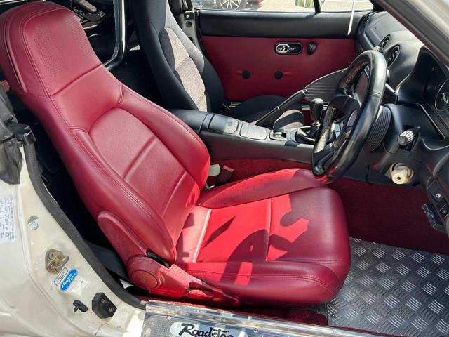 ユーノスロードスター Ｒ２リミテッド　ＢＰ－ＶＥ型エンジン載替　６ＭＴ　フルコン制御　社外エキマニ　東名ポンカム　スポーツキャタライザー　オーリンズ車高調　クスコ１．５ＷＡＹデフ　ＮＢダッシュ（19枚目）