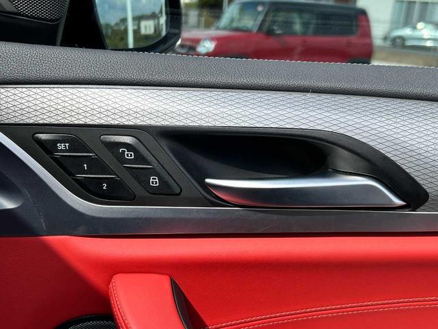 X3 M40d パノラマガラスサンルーフ 赤レザーシート アクティブクルーズコントロール 360°カメラ 純正ナビ オートマチックテールゲート パワーシート フルセグTV(19枚目)