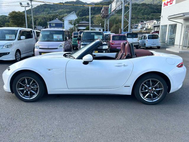 ロードスター １００周年特別記念車　６速ＭＴ　赤革　ＢＯＳＥ　ダークチェリーソフトトップ　ＴＶ　ＤＶＤ再生　シートヒーター　クリアランスソナー　バックカメラ　Ｂｌｕｅｔｏｏｔｈ（11枚目）
