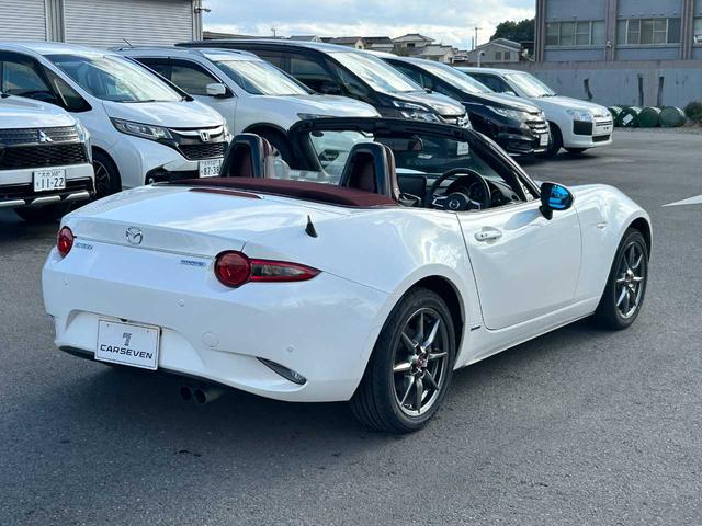 ロードスター １００周年特別記念車　６速ＭＴ　赤革　ＢＯＳＥ　ダークチェリーソフトトップ　ＴＶ　ＤＶＤ再生　シートヒーター　クリアランスソナー　バックカメラ　Ｂｌｕｅｔｏｏｔｈ（13枚目）