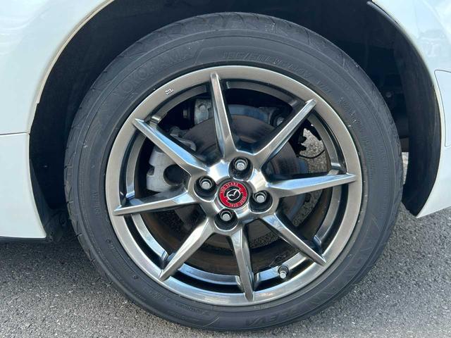 ロードスター １００周年特別記念車　６速ＭＴ　赤革　ＢＯＳＥ　ダークチェリーソフトトップ　ＴＶ　ＤＶＤ再生　シートヒーター　クリアランスソナー　バックカメラ　Ｂｌｕｅｔｏｏｔｈ（20枚目）