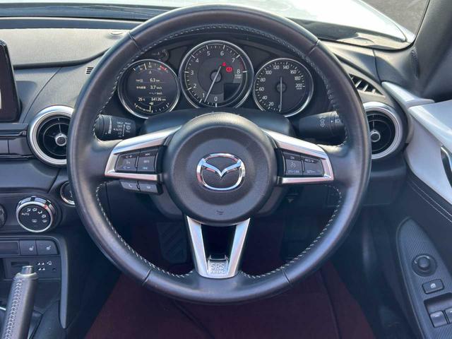 ロードスター １００周年特別記念車　６速ＭＴ　赤革　ＢＯＳＥ　ダークチェリーソフトトップ　ＴＶ　ＤＶＤ再生　シートヒーター　クリアランスソナー　バックカメラ　Ｂｌｕｅｔｏｏｔｈ（26枚目）