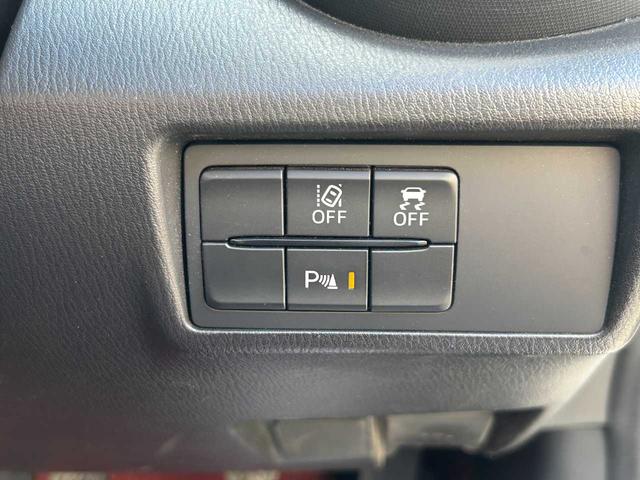 ロードスター １００周年特別記念車　６速ＭＴ　赤革　ＢＯＳＥ　ダークチェリーソフトトップ　ＴＶ　ＤＶＤ再生　シートヒーター　クリアランスソナー　バックカメラ　Ｂｌｕｅｔｏｏｔｈ（30枚目）