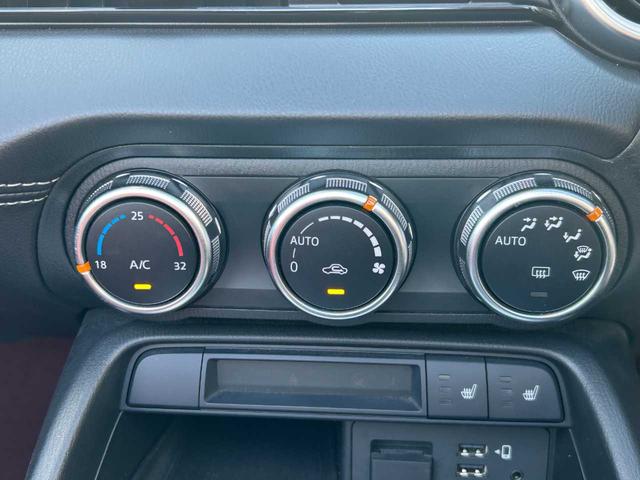 ロードスター １００周年特別記念車　６速ＭＴ　赤革　ＢＯＳＥ　ダークチェリーソフトトップ　ＴＶ　ＤＶＤ再生　シートヒーター　クリアランスソナー　バックカメラ　Ｂｌｕｅｔｏｏｔｈ（33枚目）